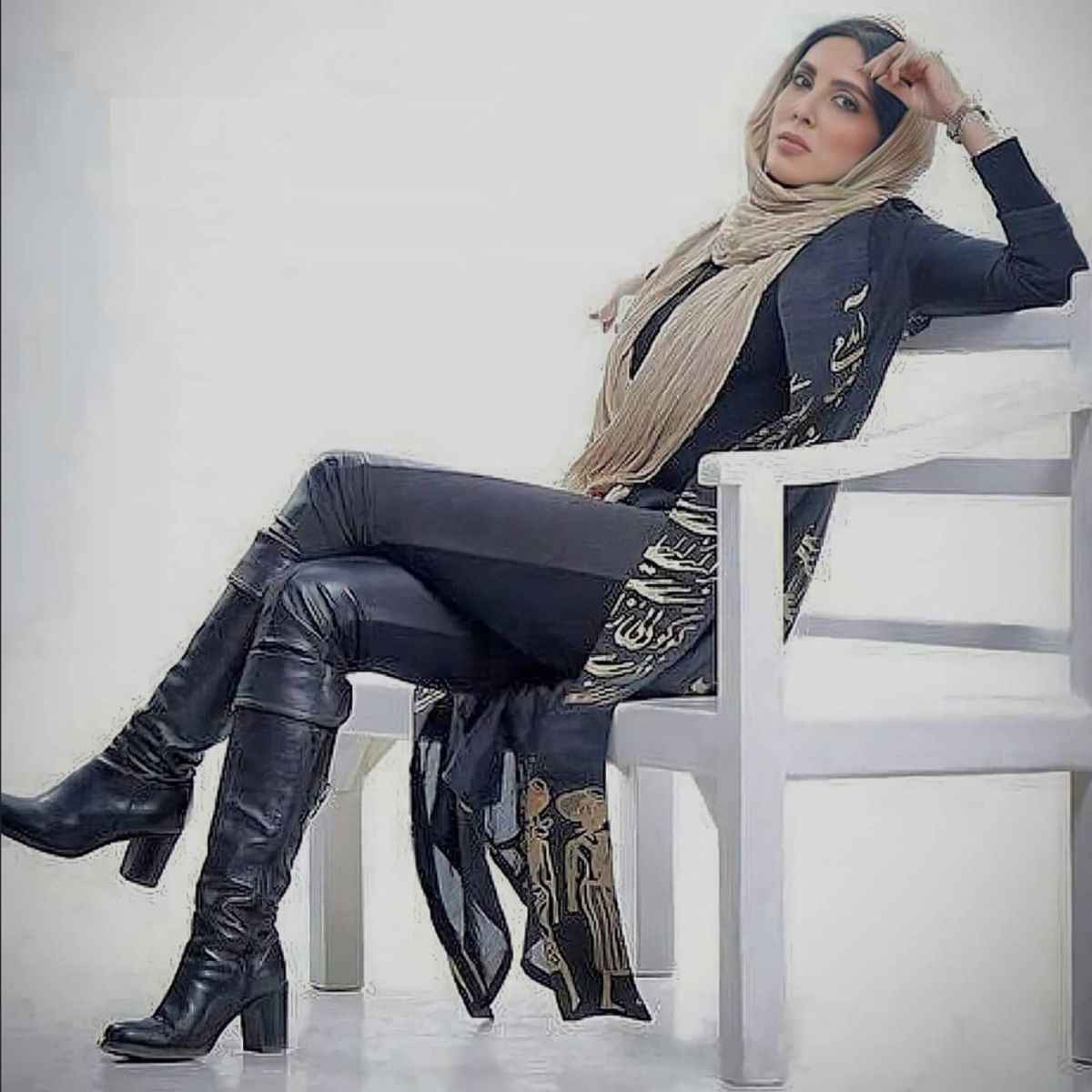 لیلا بلوکات با ژستهای هنری و تیپهای عجیب و غریب و ادابازیهایش