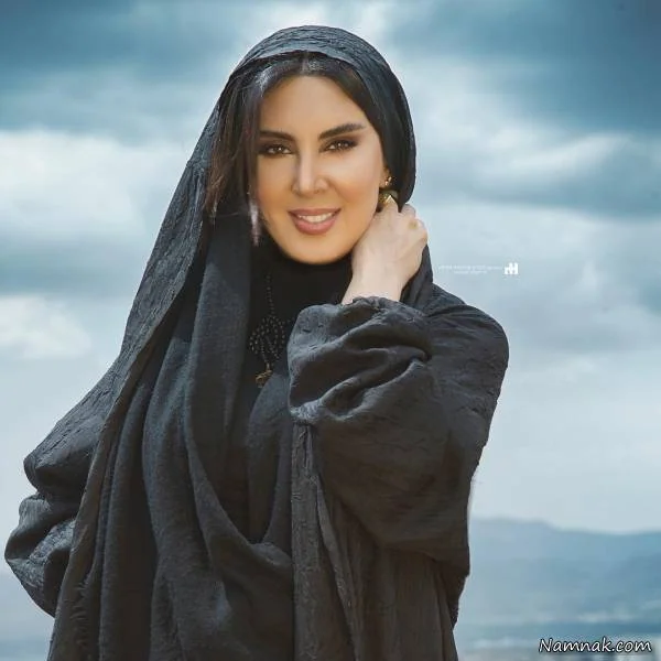 با ژستهای هنری و تیپهای عجیب و غریب و ادابازیهایش