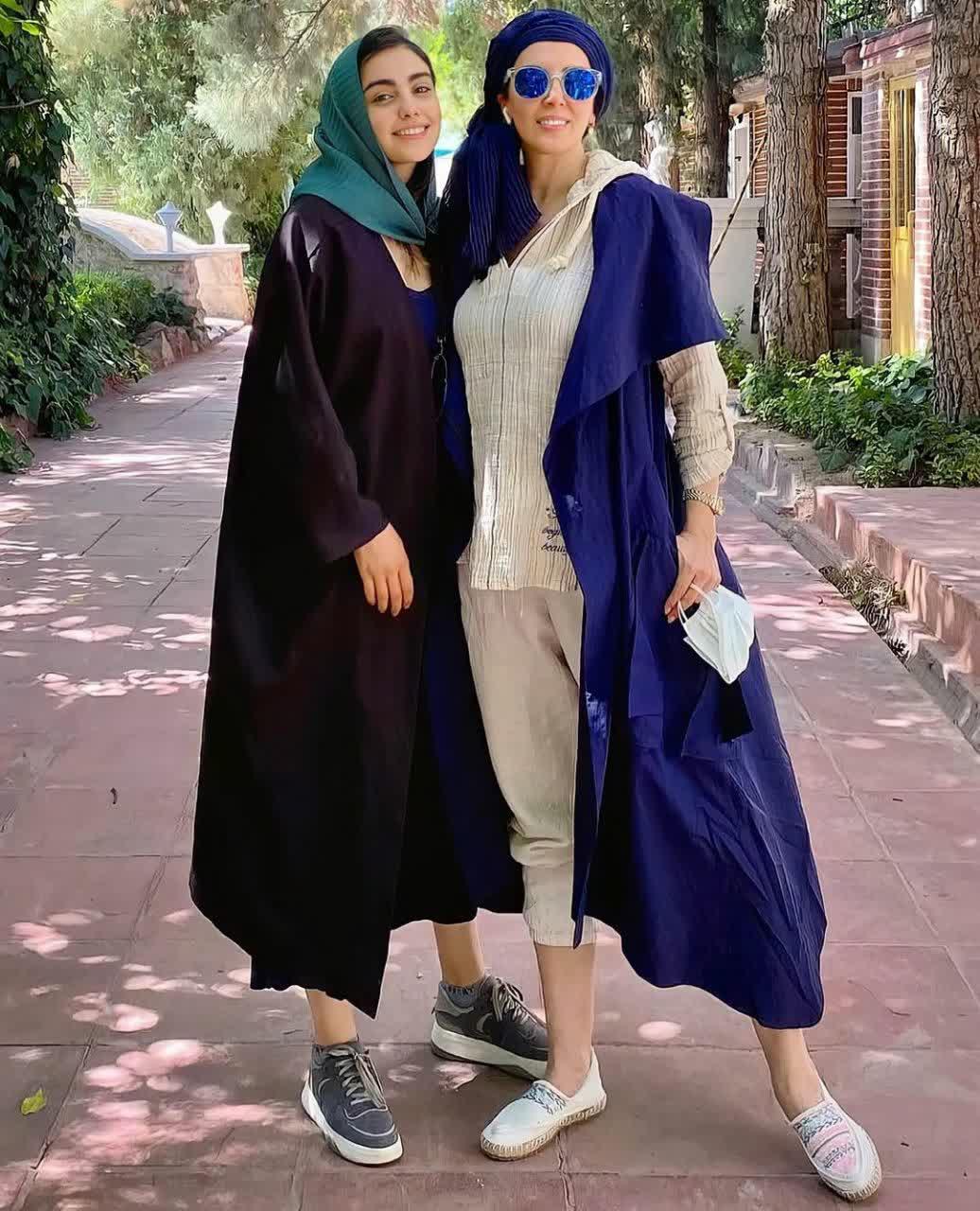 لیلا بلوکات با ژستهای هنری و تیپهای عجیب و غریب و ادابازیهایش