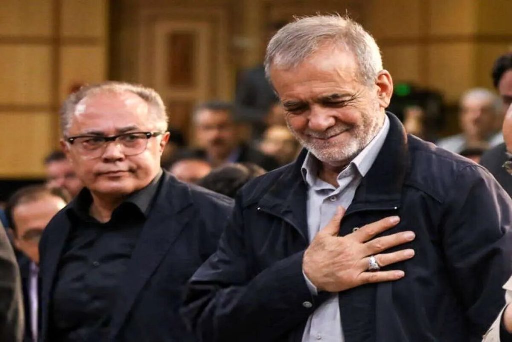 مسعود پزشکیان با شهرام دبیری معاون حاشیه‌ساز خود خداحافظی می‌کند؟