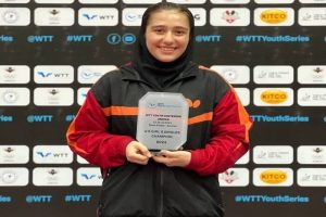 وانیا یاوری، دختر پینگپنگباز کرمانشاهی در رقابتهای المپیک دانشآموزی در کشور صربستان