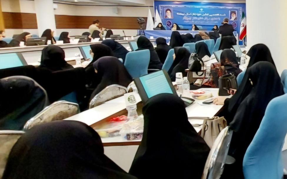 دکتر مریم اکبری مدیرکل امور زنان و خانواده استانداری کرمانشاه در نشست تخصصی فعالین حوزه زنان و خانواده در استان کرمانشاه