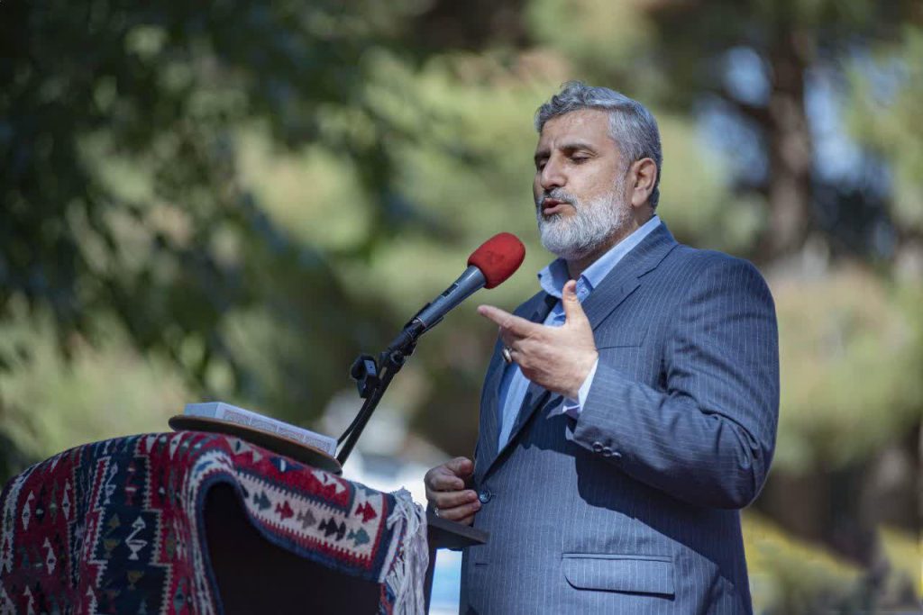 دکتر«علیرضا شهرستانی»استاد زبان و ادبیات فارسی