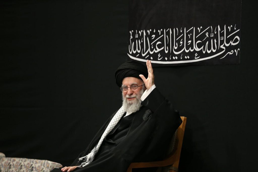 درخواست رهبر انقلاب از حاج محمود کریمی؛ شعر «ای ایران ایران...» را هم بخوانید