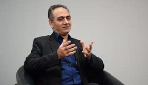 گفتوگو با مصطفی آبروشن استاد دانشگاه و جامعهشناس لایههای آشکار و پنهان
