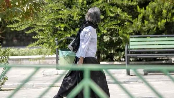 «شمشیر داموکلس»؛ «مسأله حجاب»