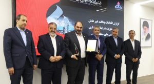 تقدیر از امیر اکبری مدیرعامل پتروشیمی جم در نشست پدافند غیرعامل عسلویه
