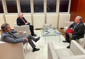 میخائیل اولیانوف، نماینده روسیه و رافائل گروسی درباره ایران بحث کردند