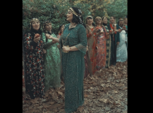 شب یلدا، میراثی ماندگار از فرهنگ و همدلی ایرانیست که با اجرای طنینانداز بانو آزیتا ابراهیمی
