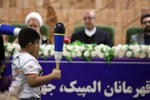 استاندار کرمانشاه در آئین تجلیل از قهرمانان؛ ورزشکاران سرمایههای اجتماعیاند