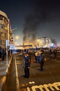 معترضها را در آغوش بگیرید