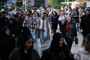 ایرانِ پریشان؛ روایتی از آدمهای معمولی که این روزها درگیر اضطرابهای مزمن و اندوه جمعیاند