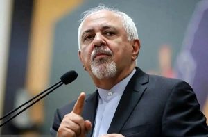 محمدجواد ظریف خطاب به دختری که عکسش را آتش زد: به شما افتخار میکنم