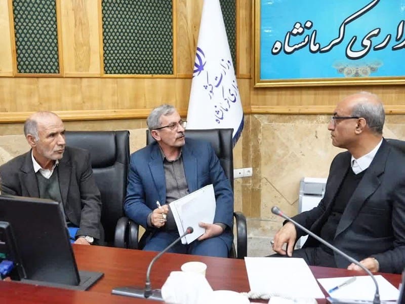 دیدار چهرهبهچهره استاندار کرمانشاه با مردم