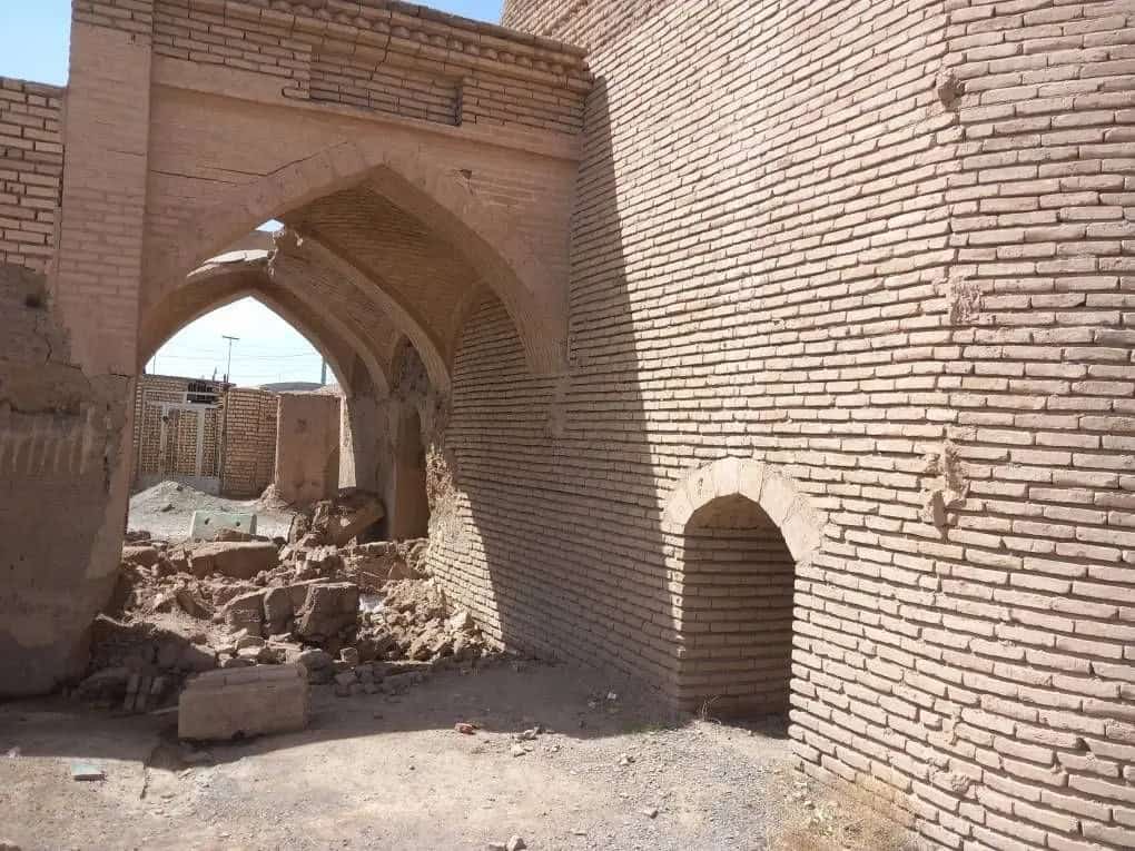 آسیب موج انفجار به برج و باروی ۱۷۰۰ساله کوهپایه