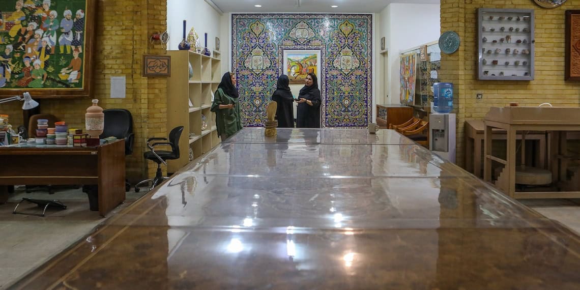 نقدی بر تصمیم ضد میراثی وزیر میراث فرهنگی؛ جابه‌جایی پژوهشکده هنرهای سنتی، تهدیدی برای هویت هنری ایران