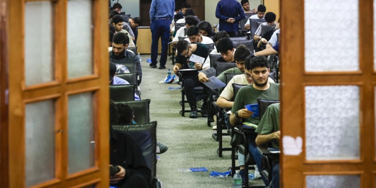 تحریم آزمون‌های بین‌المللی زبان؛ مانعی تازه بر سر راه مهاجرت تحصیلی ایرانیان