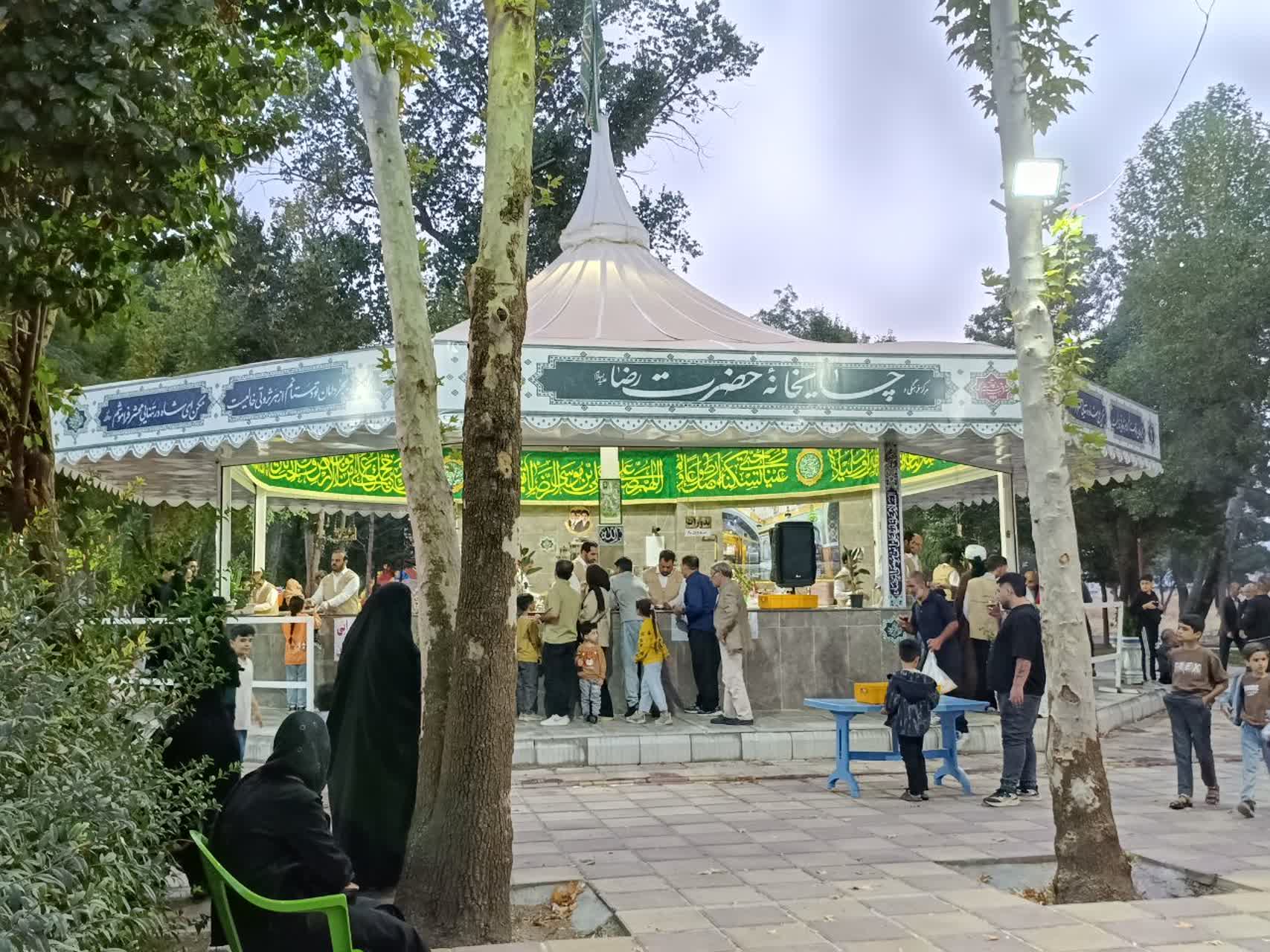 جمعههای مهدوی اسلامآباد غرب؛ پیوند نسل نو با چایخانه حضرتی امام رضا(ع)